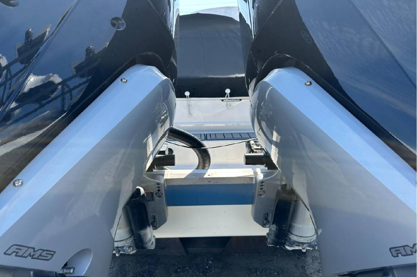 A photo of this 2023 Sea Ray SDX 290 Outboard