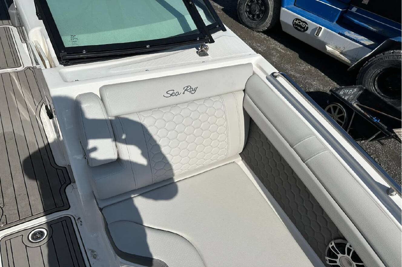 A photo of this 2023 Sea Ray SDX 290 Outboard