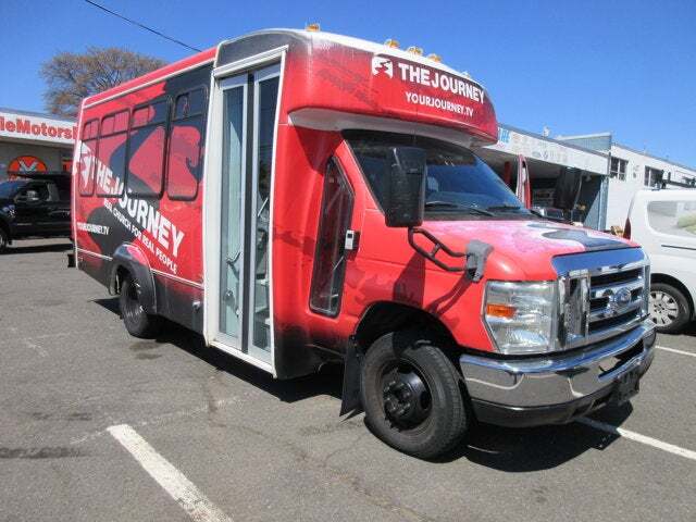 2013 Ford Econoline E-350, 14 PASSENGER BUS in South Amboy, NJ