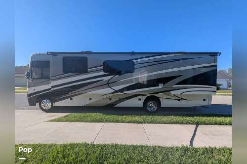2015 Thor Motor Coach Miramar 34.2 in bradenton FL