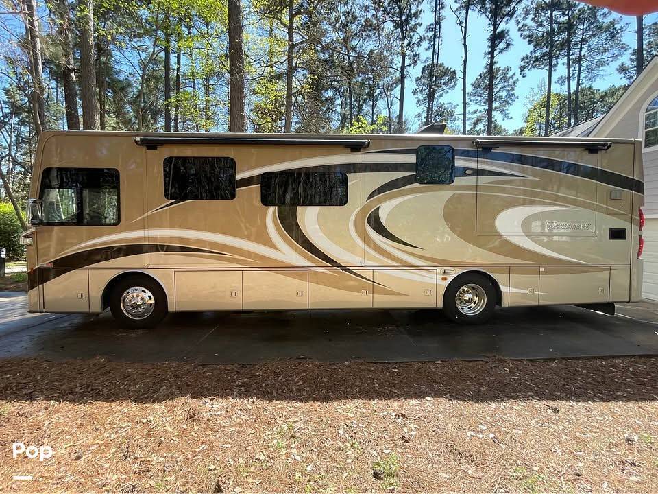 2017 Thor Motor Coach Venetian M37 in holly lake ranch TX