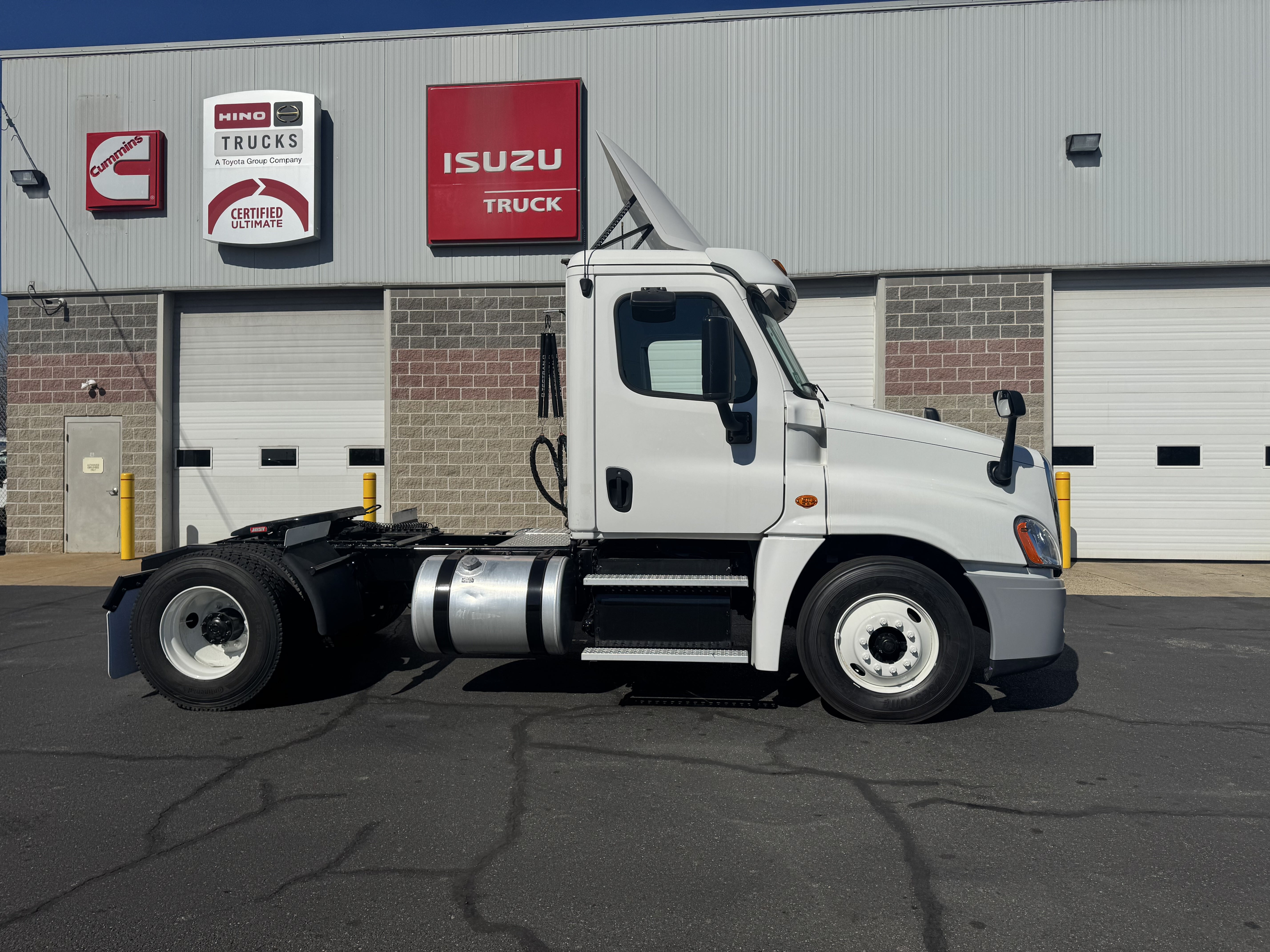 2016 FREIGHTLINER Cascadia in Philadelphia, PA