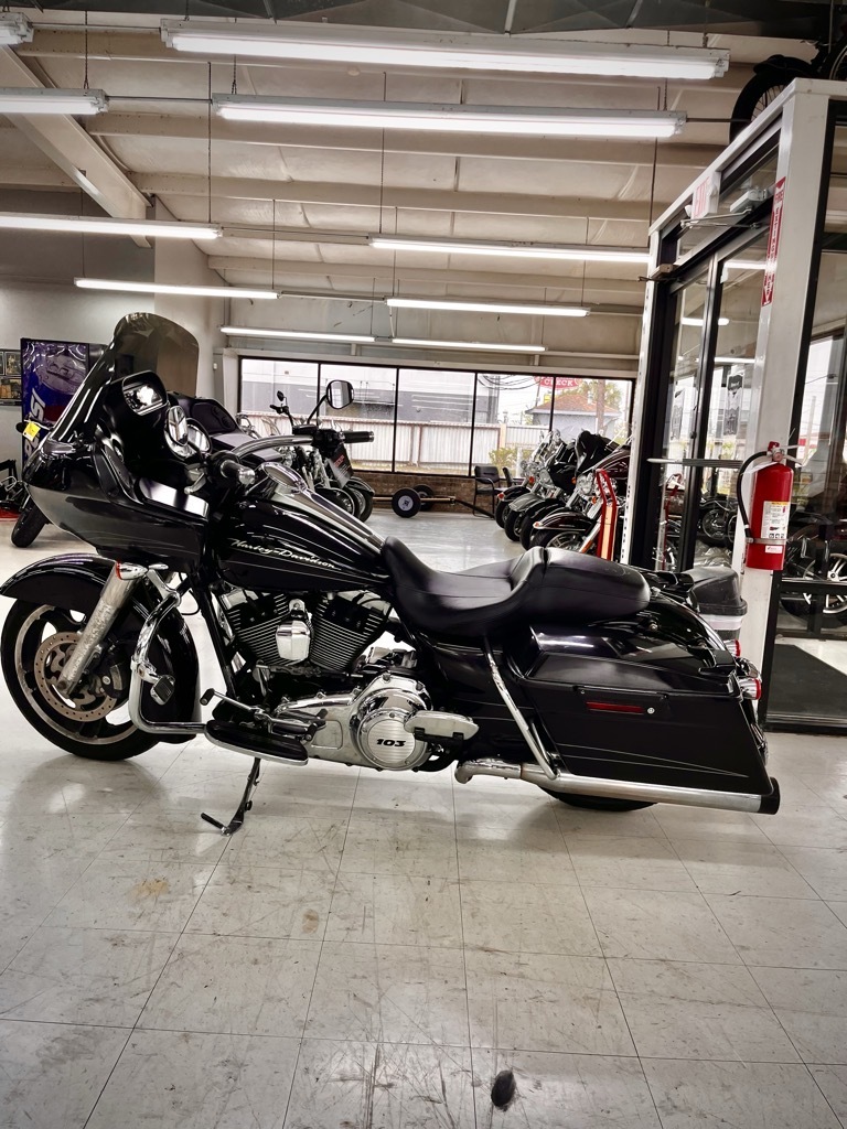 2011 Harley-Davidson ROAD GLIDE CUSTOM in pasadena TX