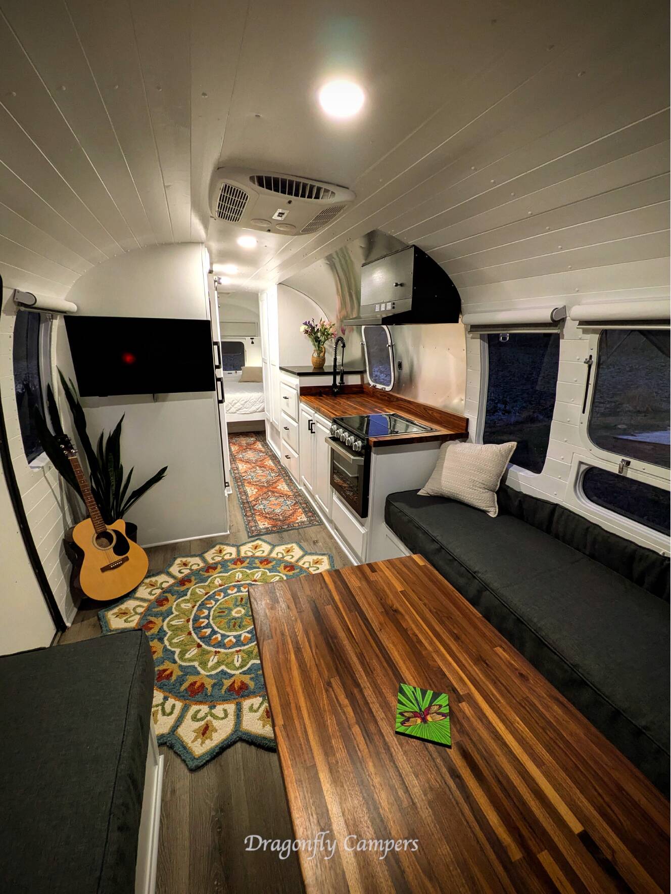 A photo of this 1988 Airstream EXCELLA 32