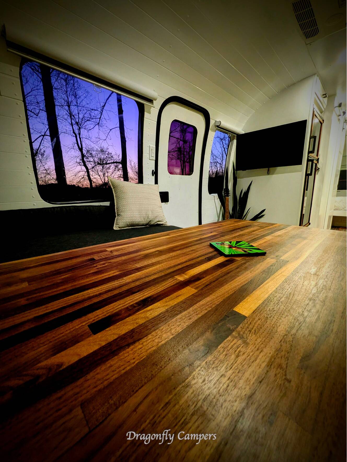 A photo of this 1988 Airstream EXCELLA 32