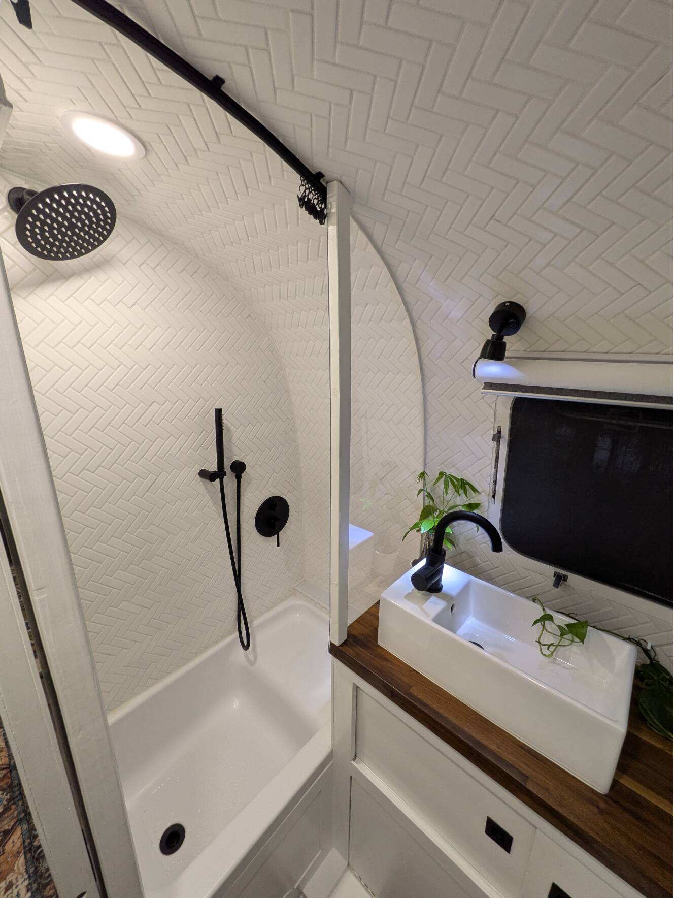 A photo of this 1988 Airstream EXCELLA 32