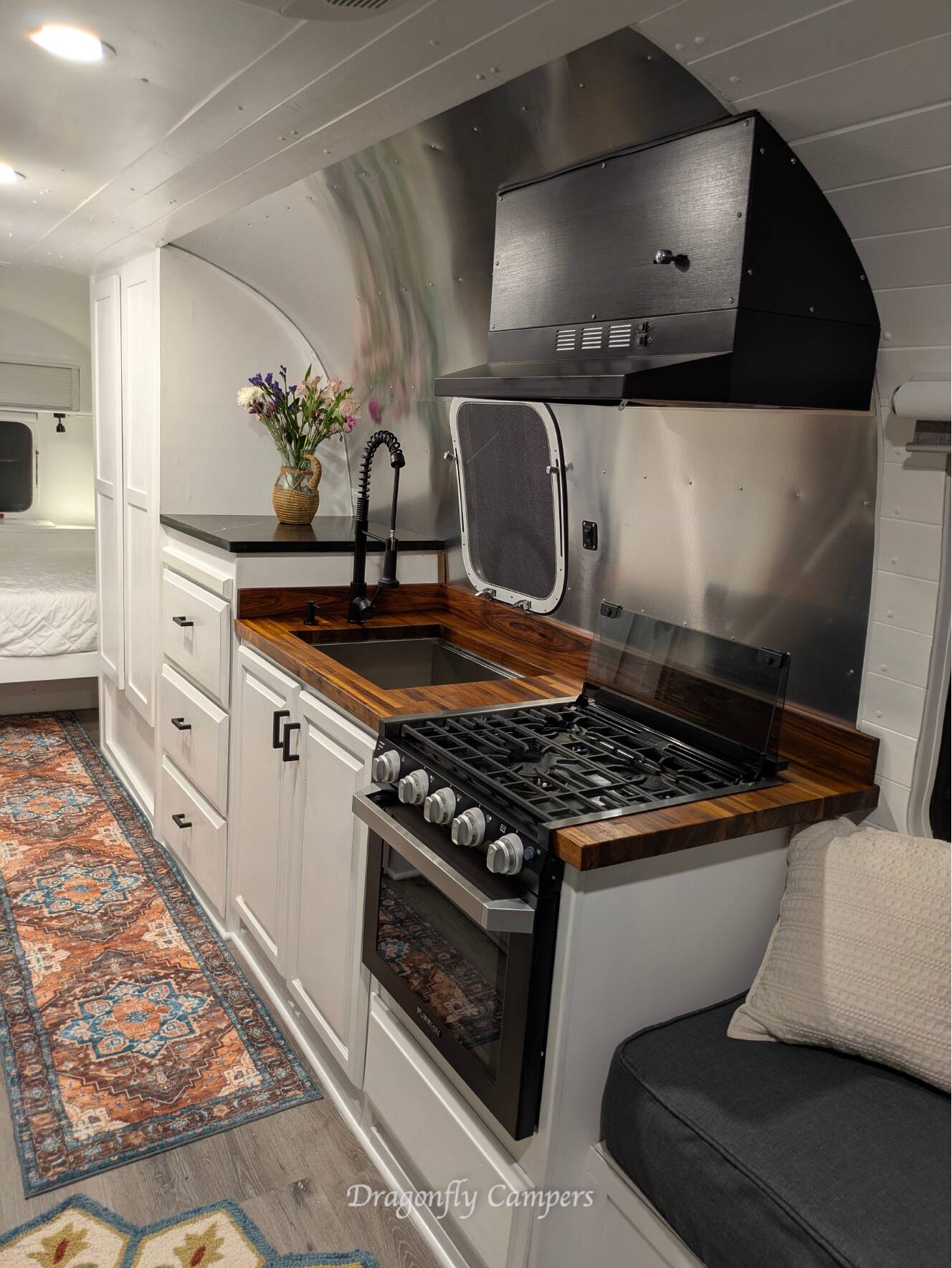 A photo of this 1988 Airstream EXCELLA 32