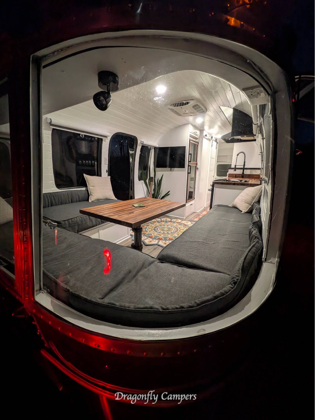 A photo of this 1988 Airstream EXCELLA 32