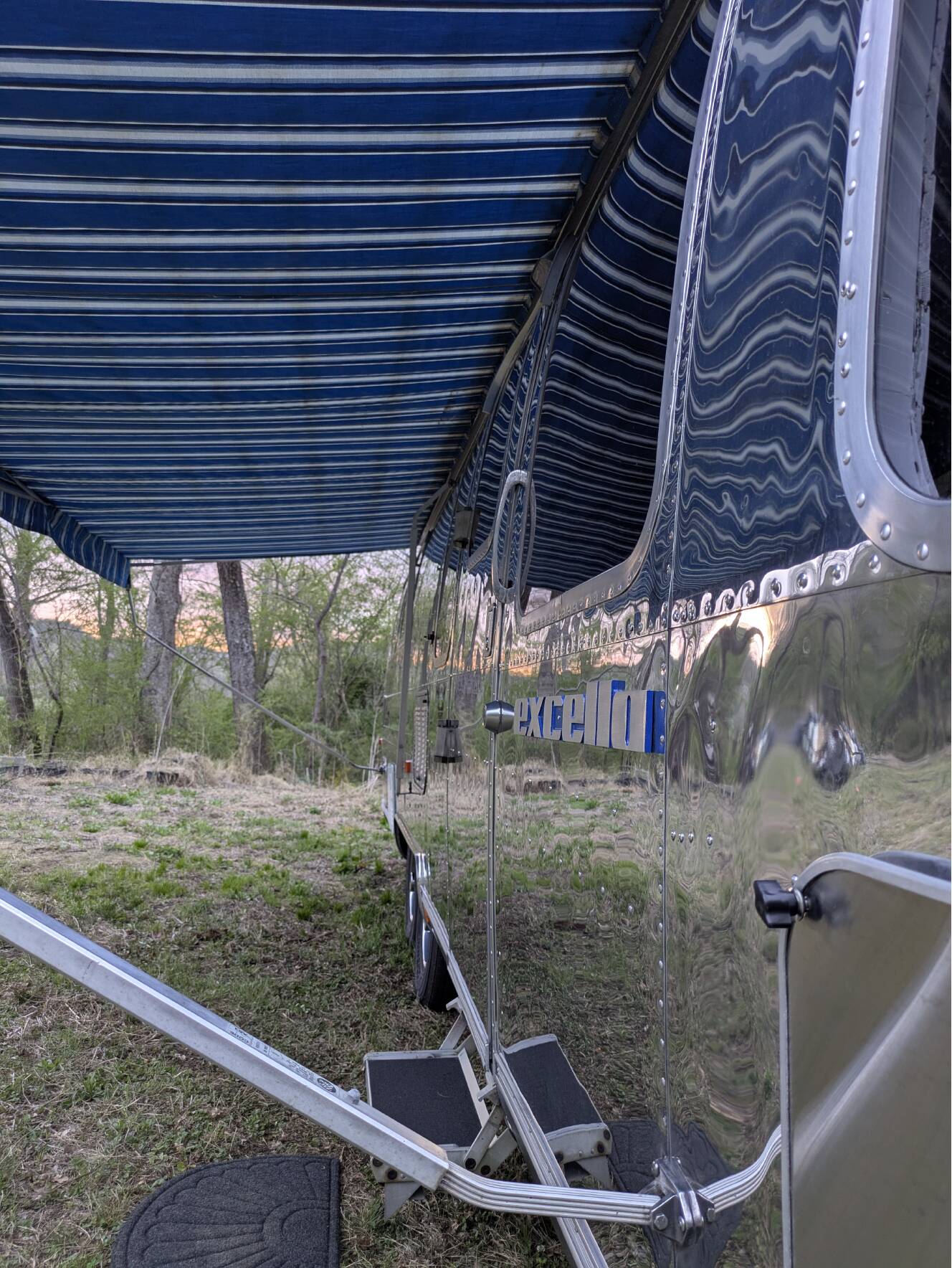 A photo of this 1988 Airstream EXCELLA 32