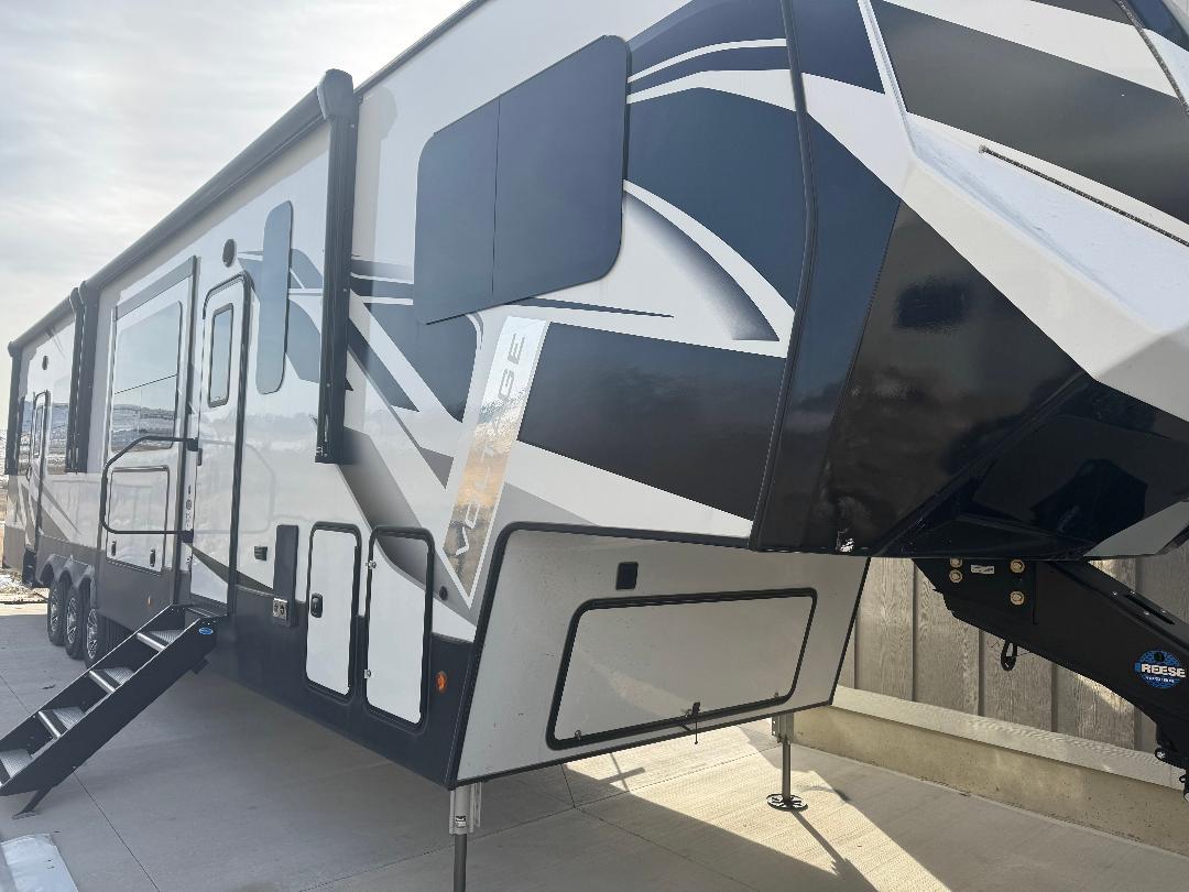 2022 Dutchmen VOLTAGE V SERIES 4250 RV