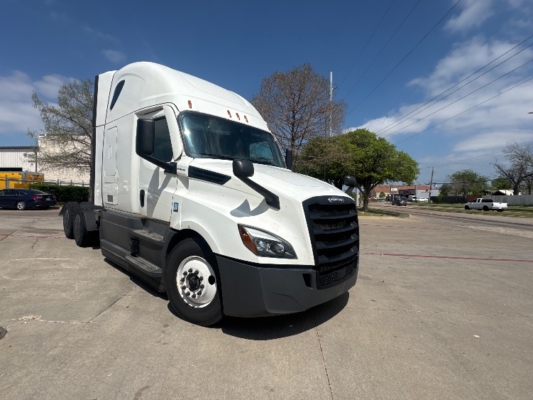 2023 FREIGHTLINER CASCADIA 126 in Lansing, MI