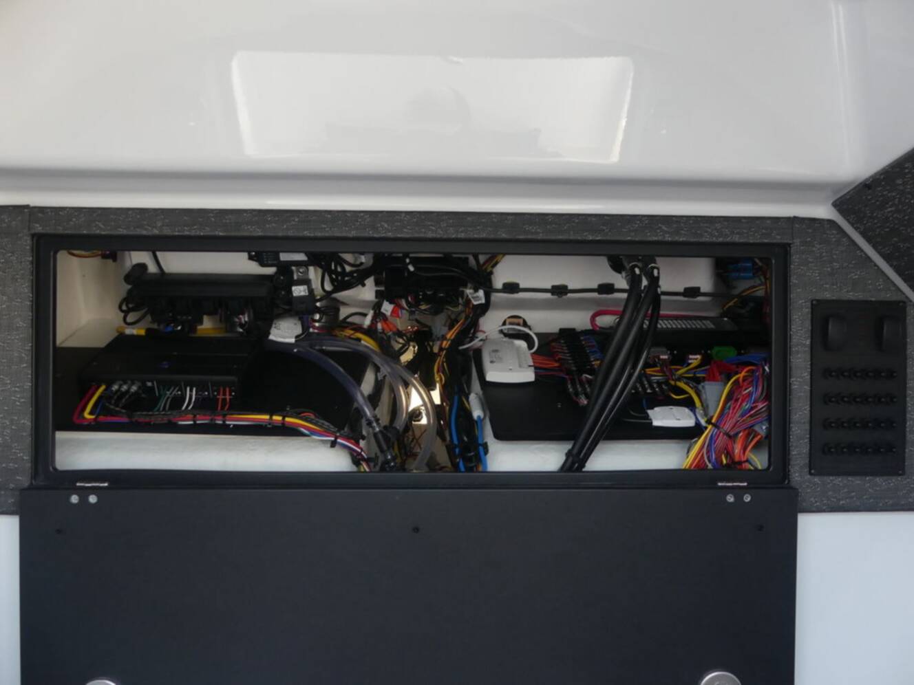 A photo of this 2026 Monterey Elite 25 OB