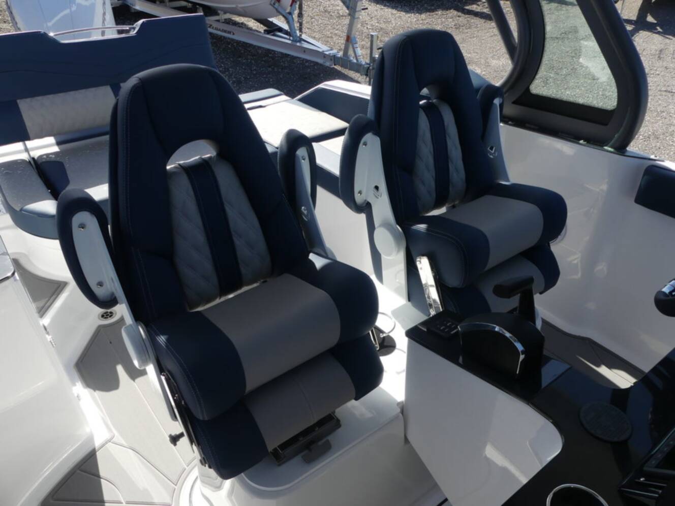 A photo of this 2026 Monterey Elite 25 OB