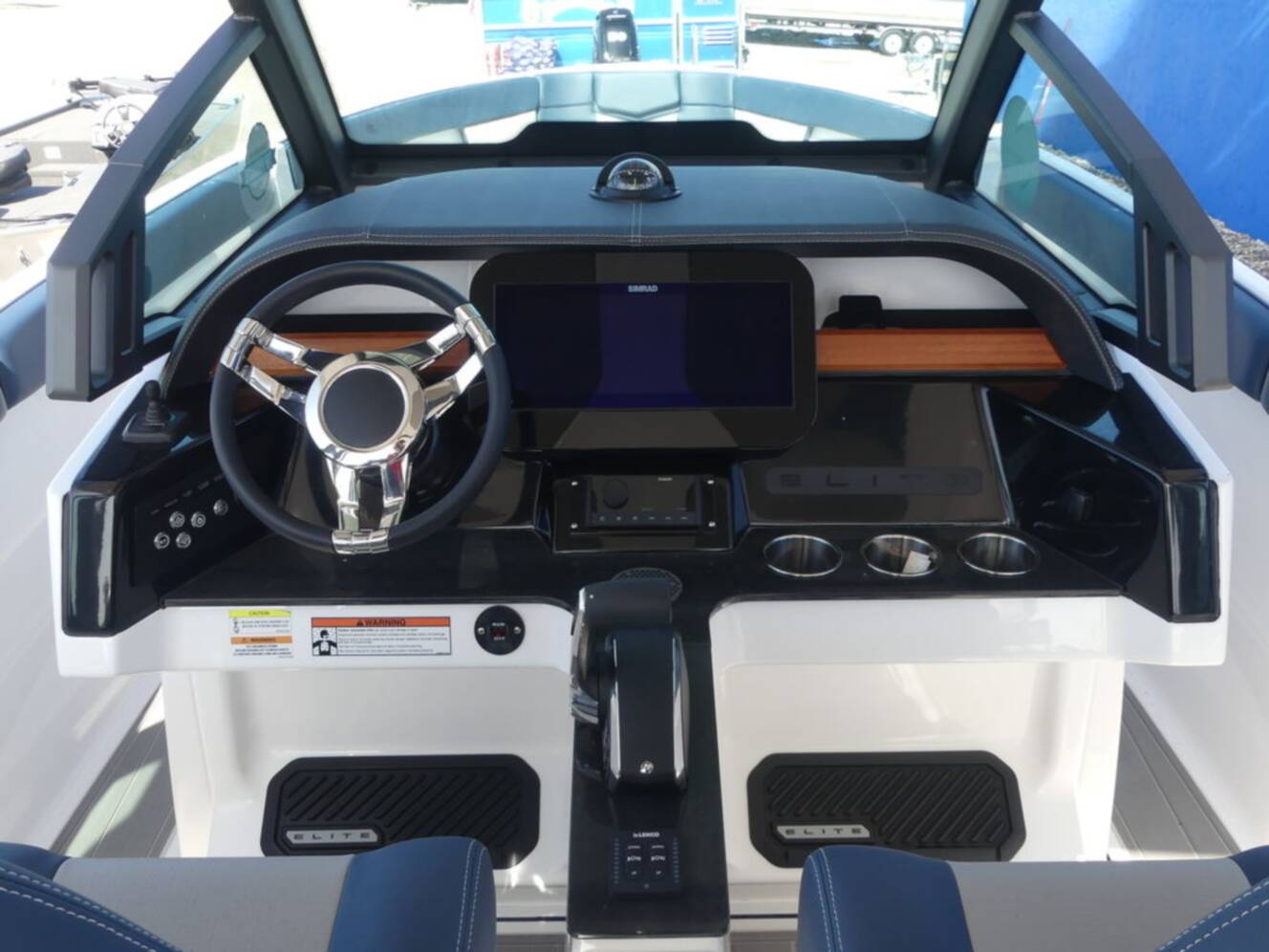 A photo of this 2026 Monterey Elite 25 OB