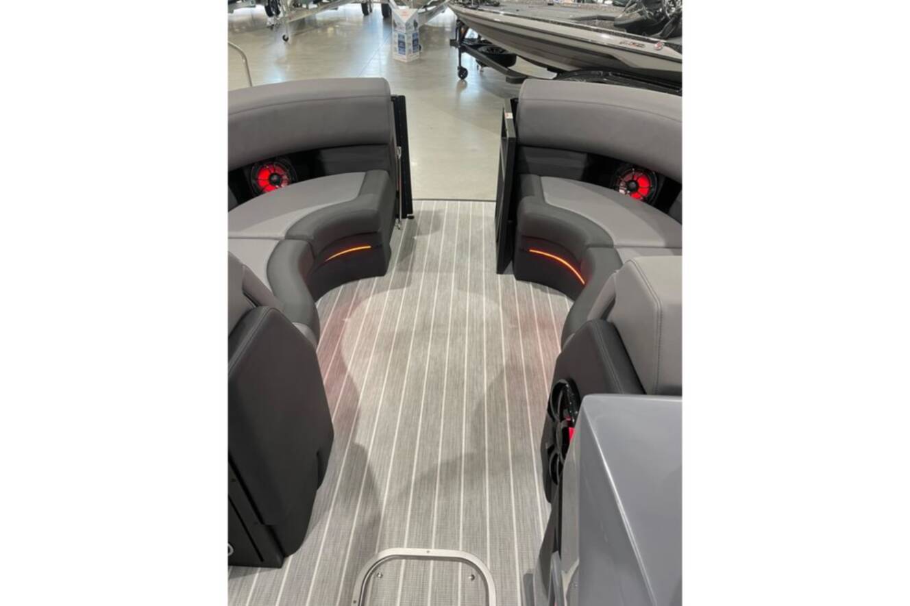 A photo of this 2025 Trifecta 23RF SS