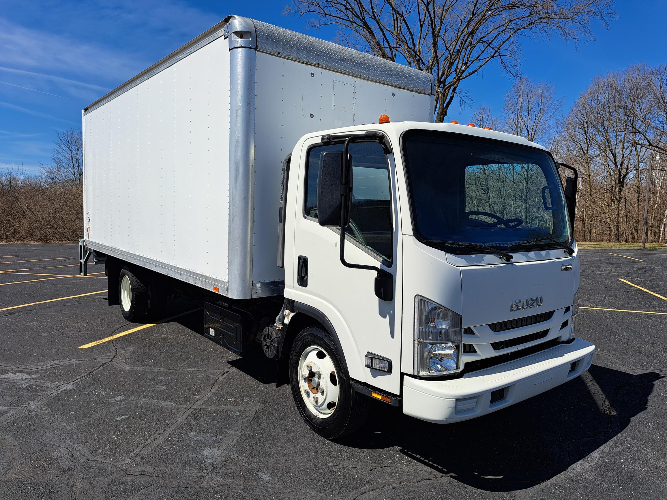 2019 ISUZU NRR in Milwaukee, WI