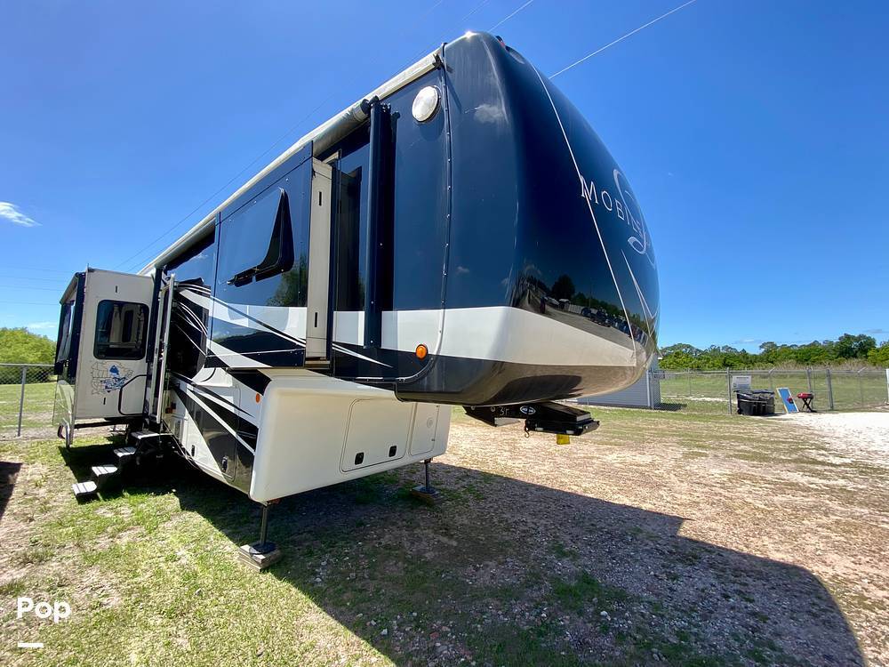 2019 DRV Mobile Suites 38RSSB3 in frostproof FL