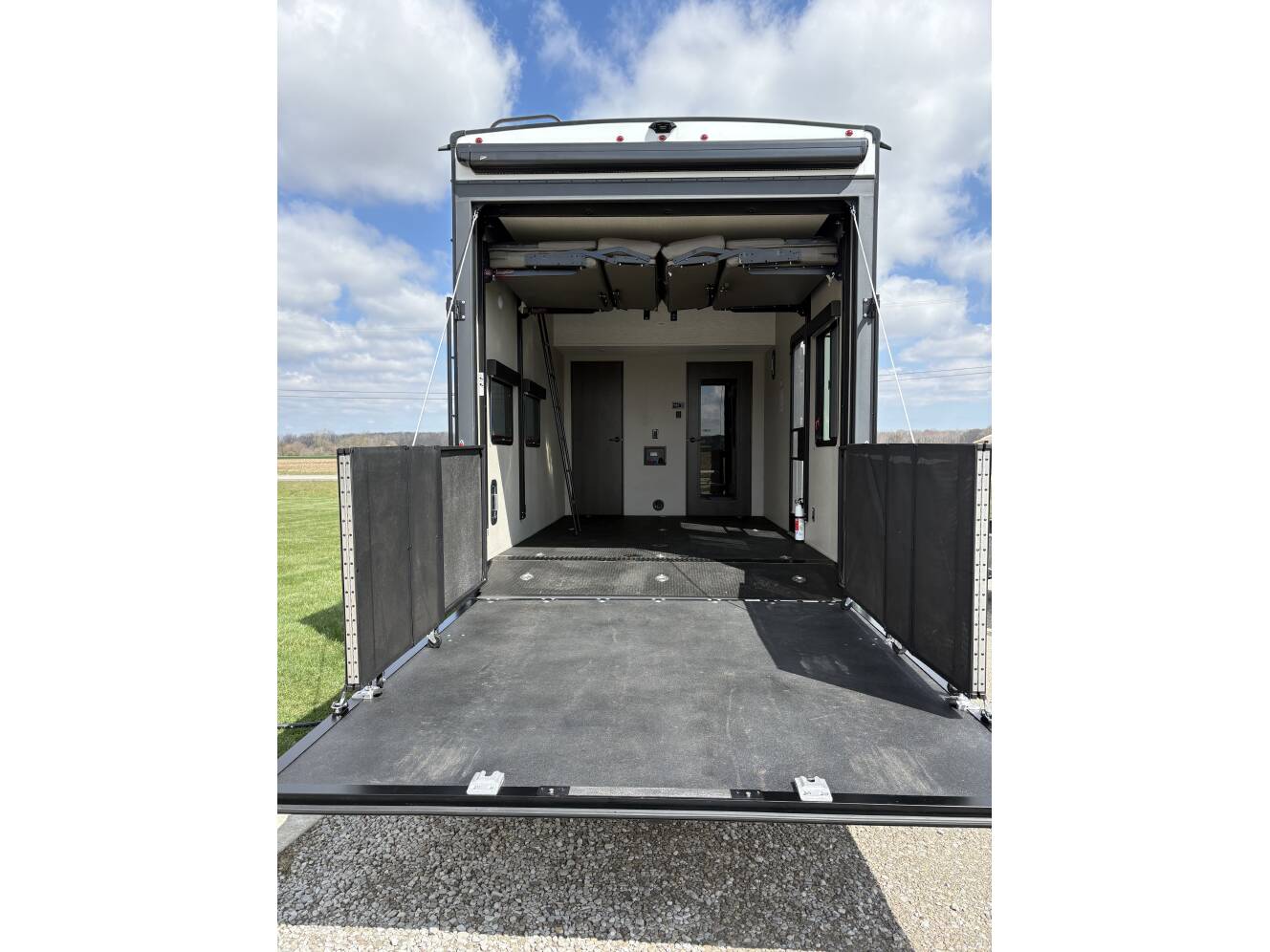 A photo of this 2022 Grand Design MOMENTUM G-CLASS 350G
