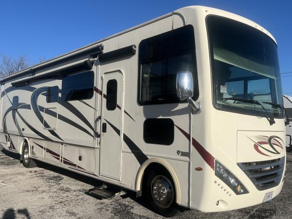 2019 Thor Motor Coach HURRICANE 34R in saint louis MO