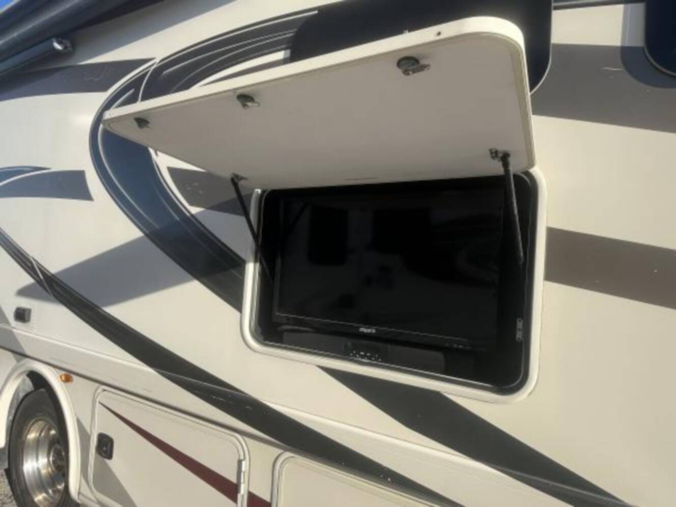 A photo of this 2019 Thor Motor Coach HURRICANE 34R