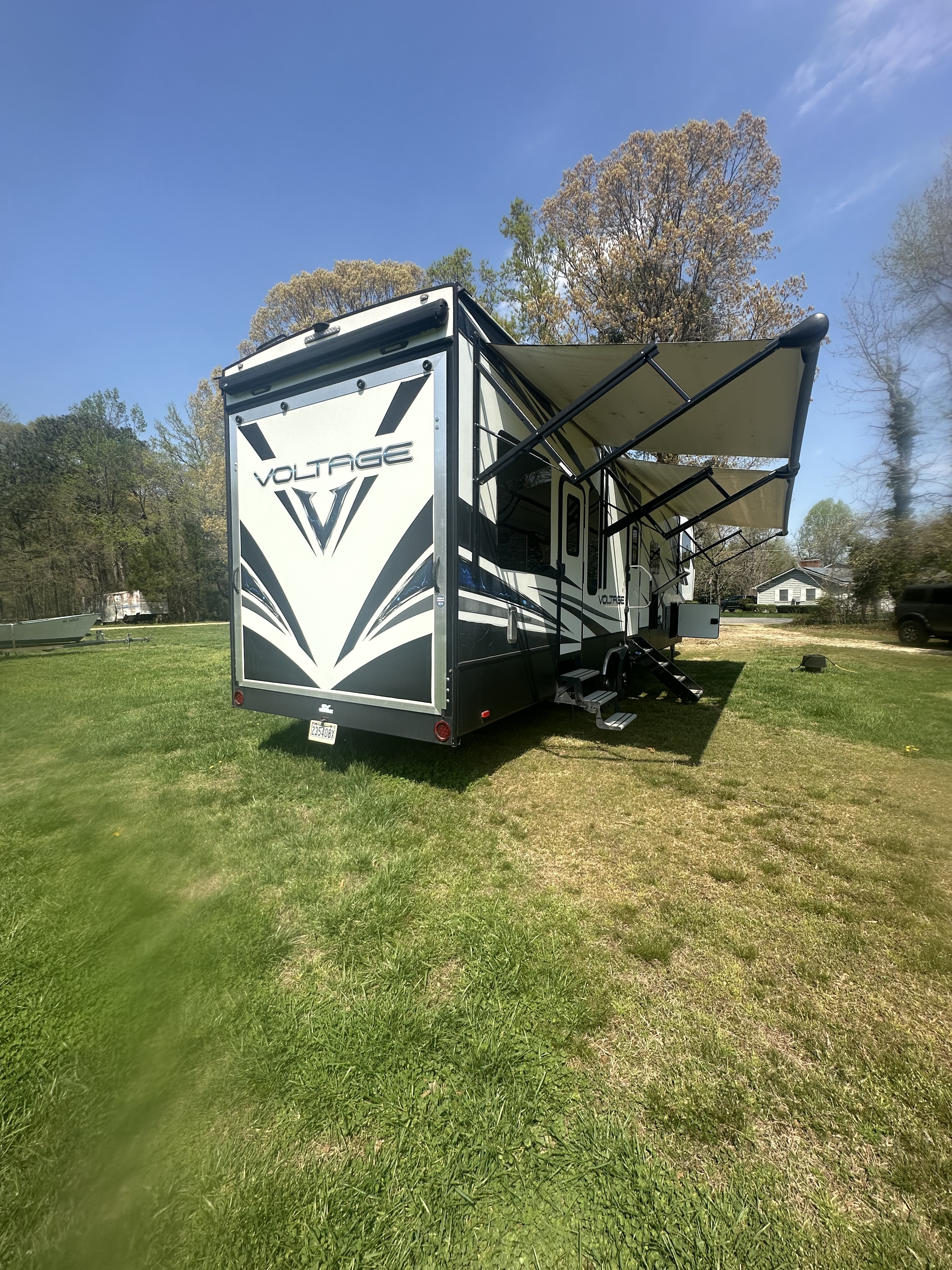2019 Dutchmen VOLTAGE 3705 in hollywood MD