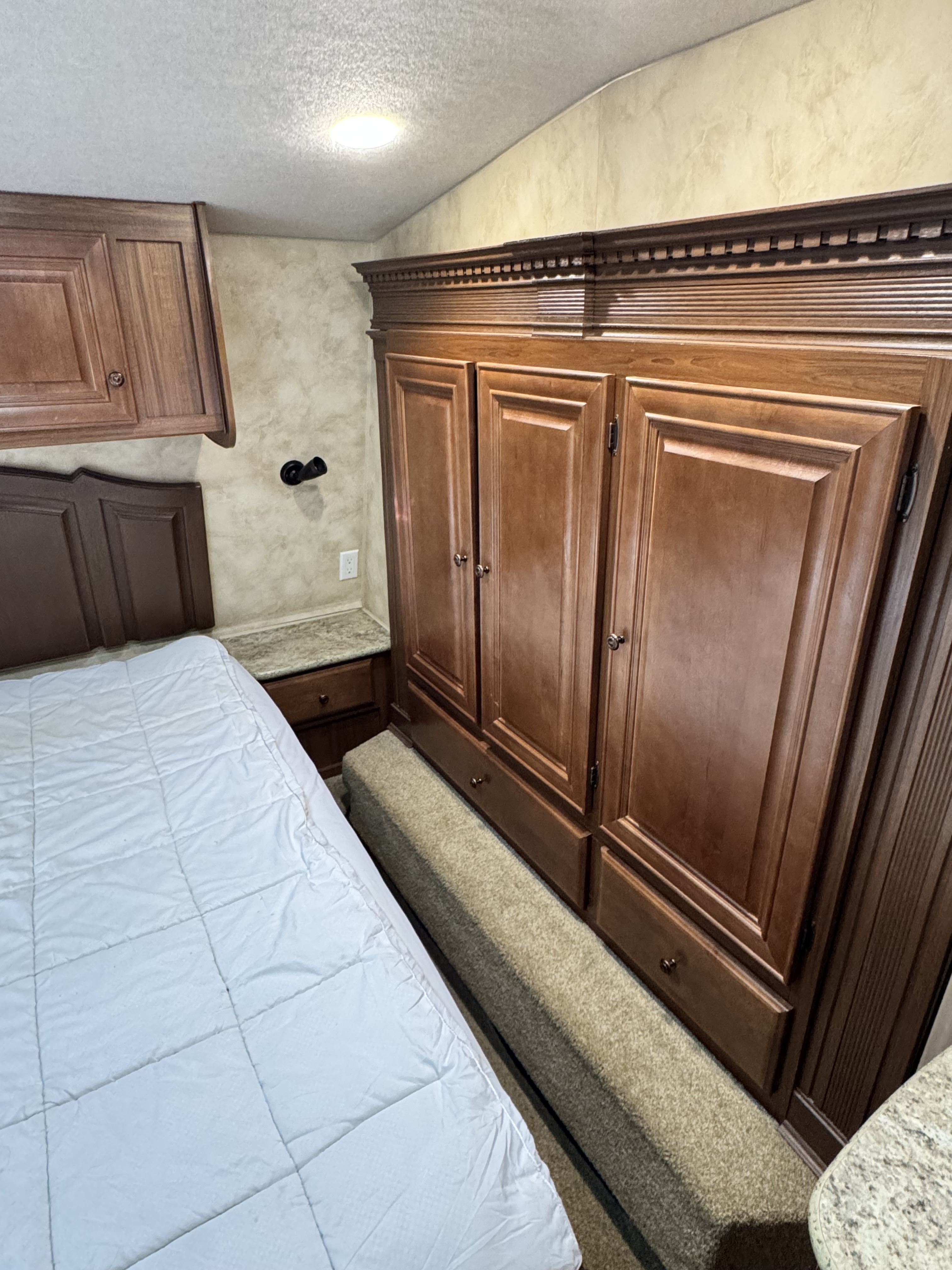 2012 Northwood Mfg ARCTIC SILVER FOX EDITION 27 5L in bailey CO