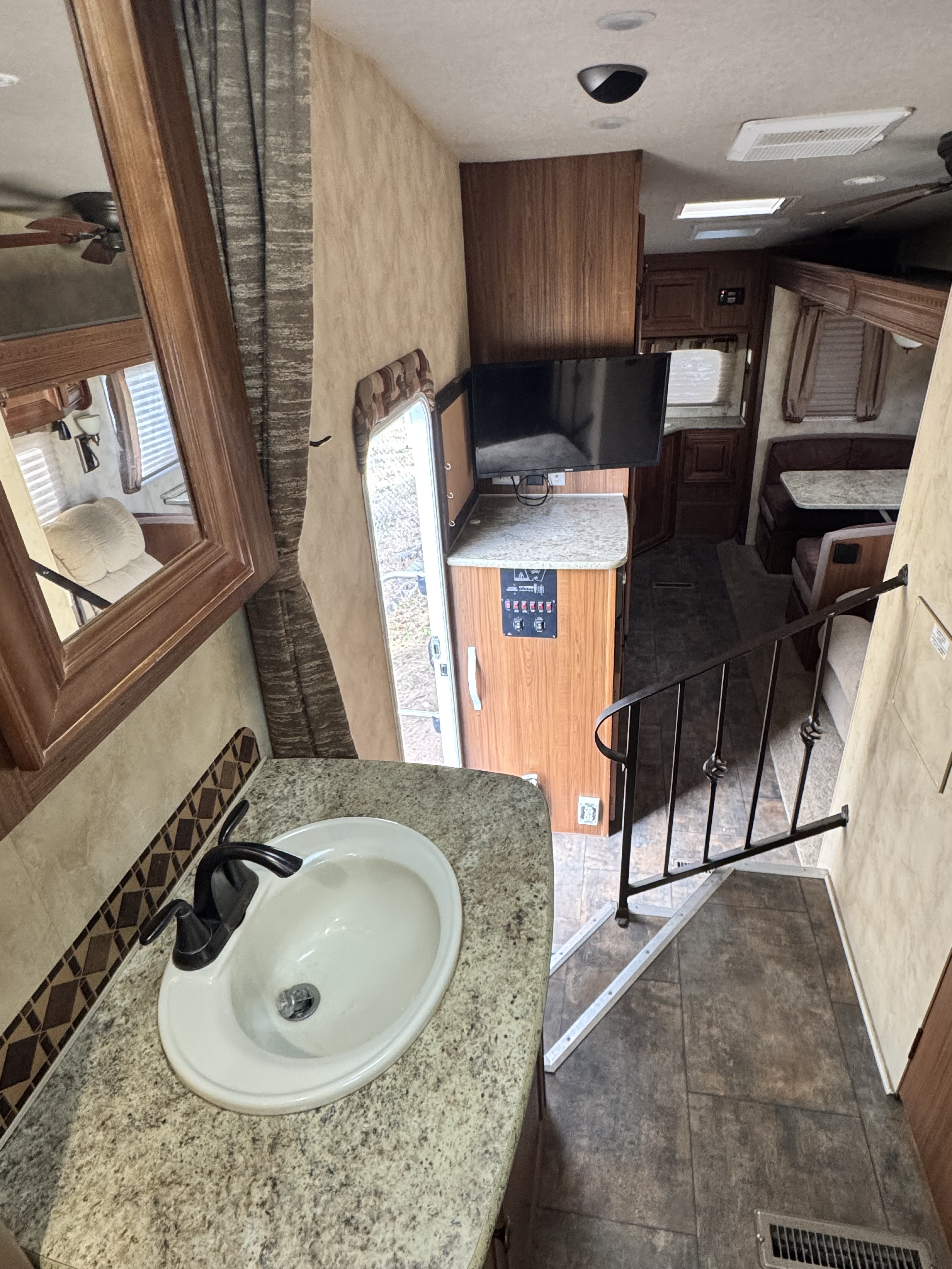 2012 Northwood Mfg ARCTIC SILVER FOX EDITION 27 5L in bailey CO