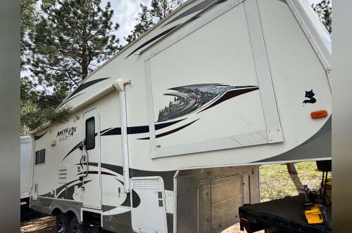 2012 Northwood Mfg ARCTIC SILVER FOX EDITION 27 5L in bailey CO