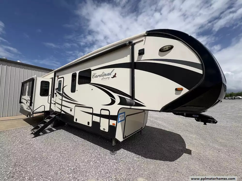 2020 Forest River Cardinal Luxury 3875FBX in el reno OK