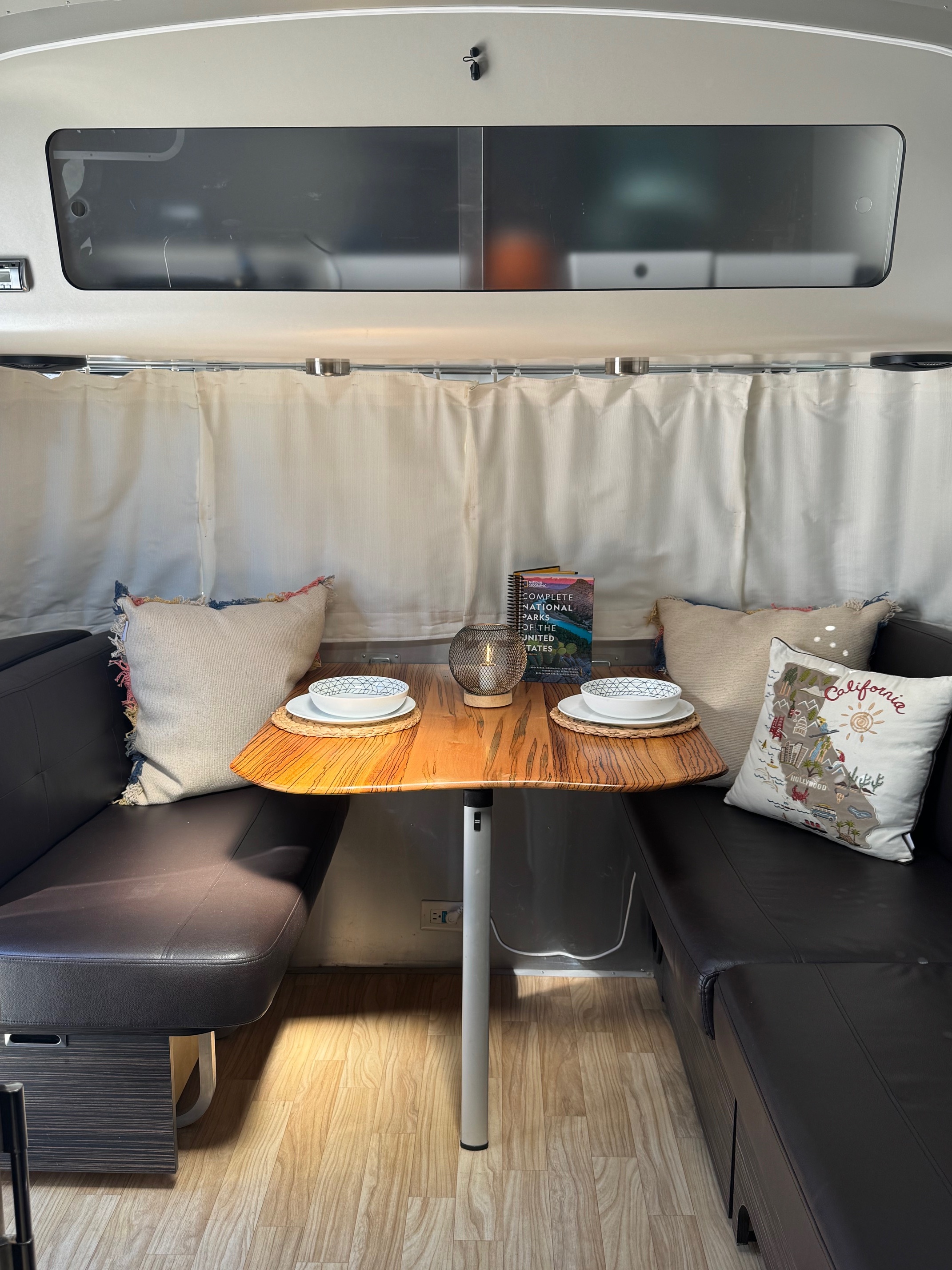2018 Airstream INTERNATIONAL SIGNATURE 25FB TWIN in san diego CA
