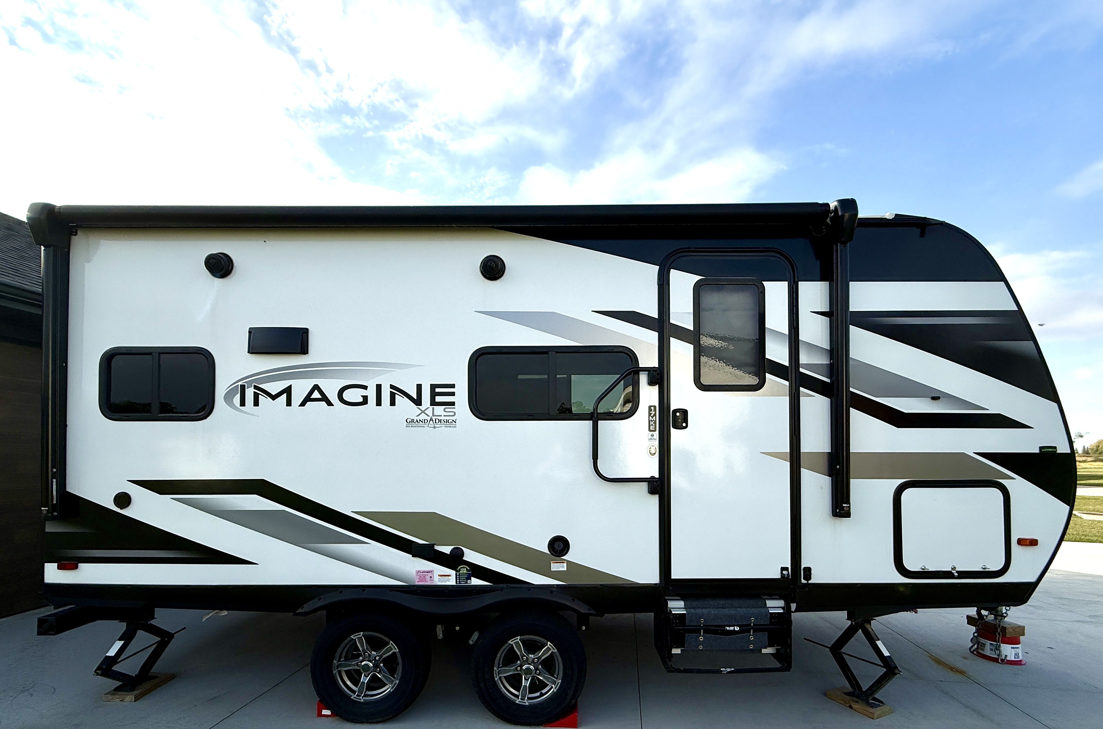 2023 Grand Design IMAGINE XLS 17MKE RV