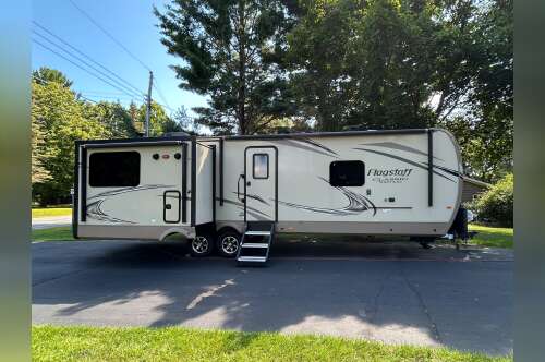2019 Forest River FLAGSTAFF CLASSIC SUPER LITE 832IKBS in mt morris MI