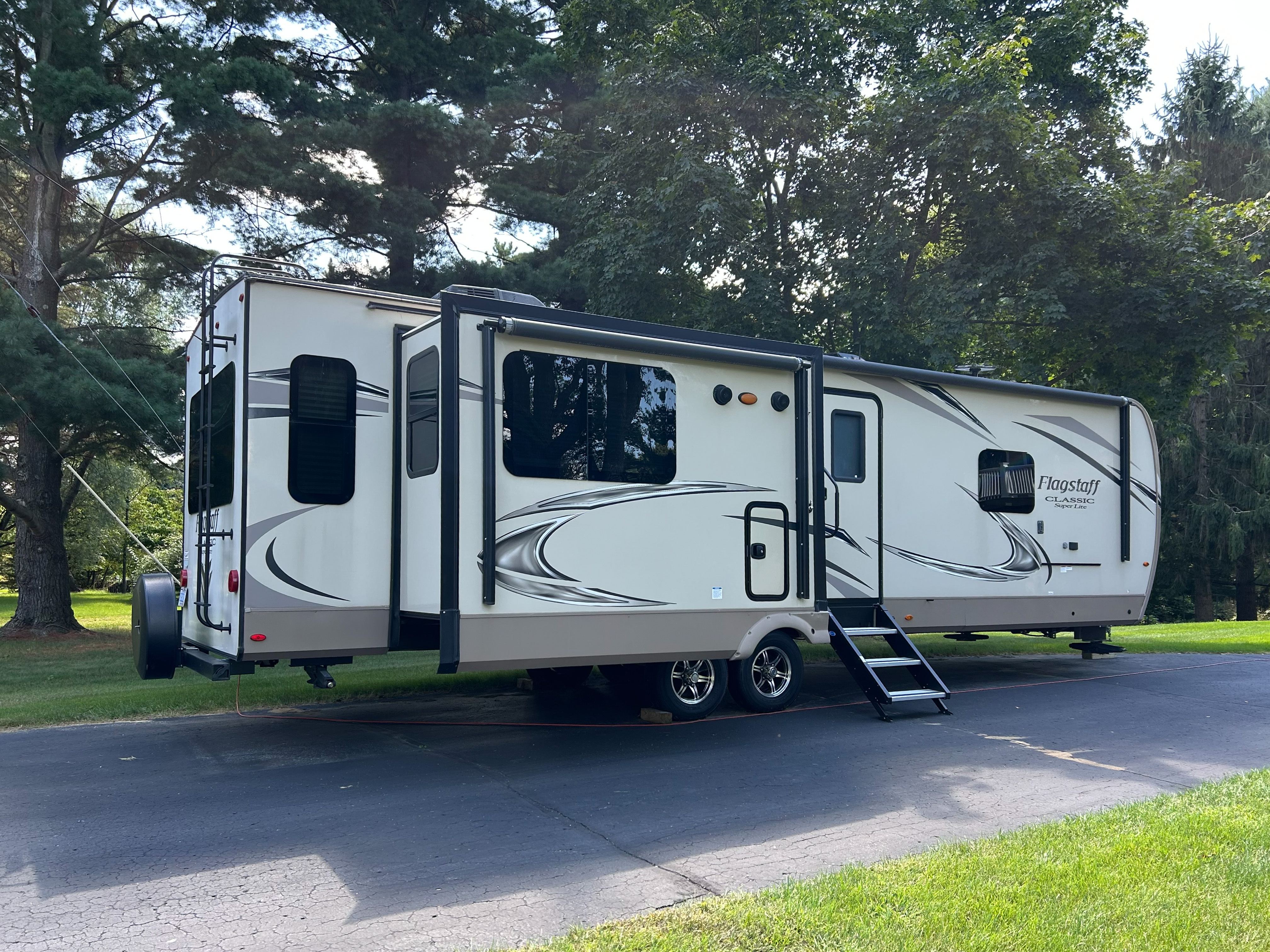 2019 Forest River FLAGSTAFF CLASSIC SUPER LITE 832IKBS in mt morris MI