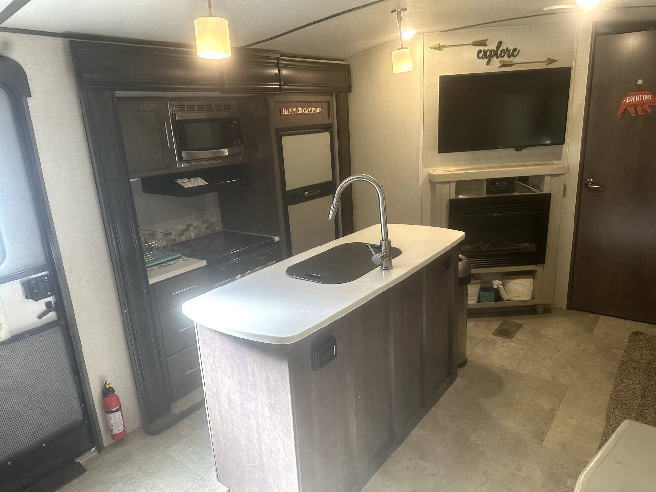 A photo of this 2018 Crossroads SUNSET TRAIL SUPER LITE SS331BH
