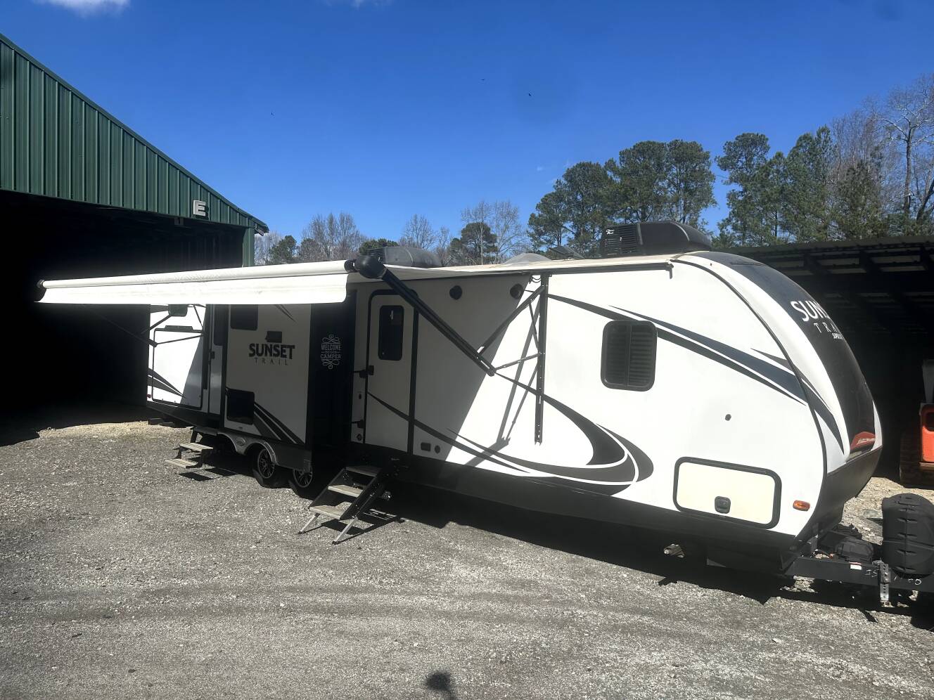 A photo of this 2018 Crossroads SUNSET TRAIL SUPER LITE SS331BH