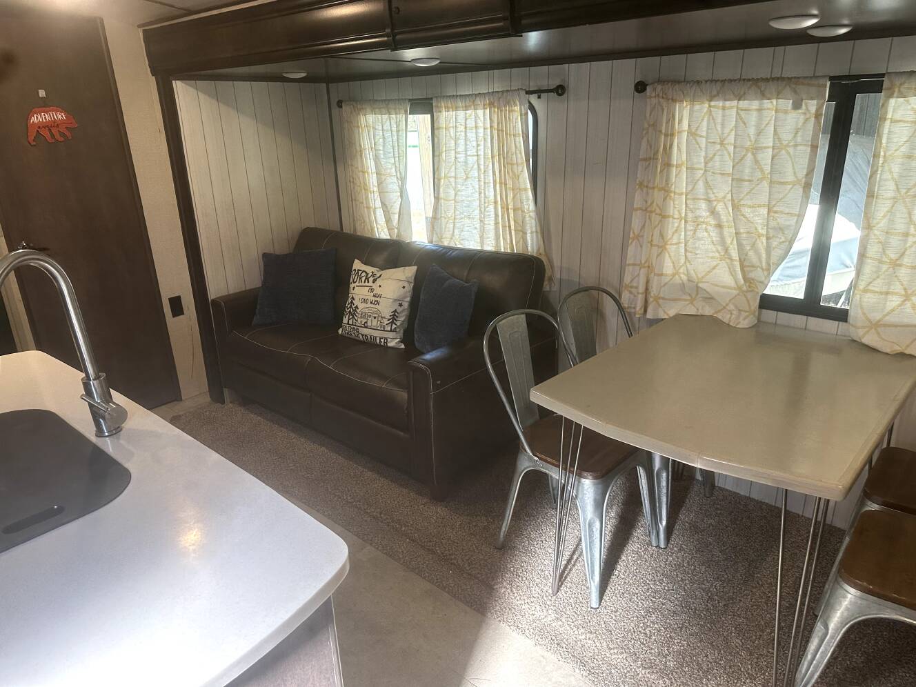 A photo of this 2018 Crossroads SUNSET TRAIL SUPER LITE SS331BH
