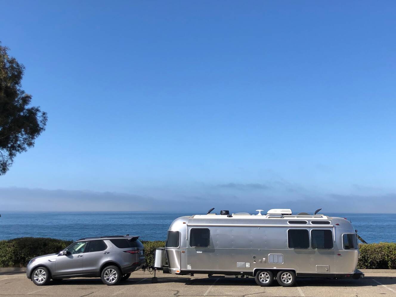 A photo of this 2021 Airstream FLYING CLOUD 27FB QUEEN