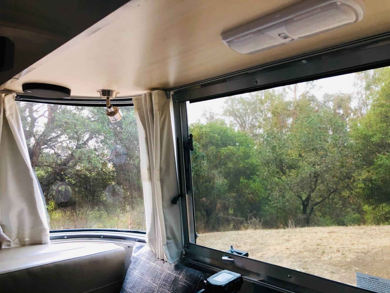 A photo of this 2021 Airstream FLYING CLOUD 27FB QUEEN