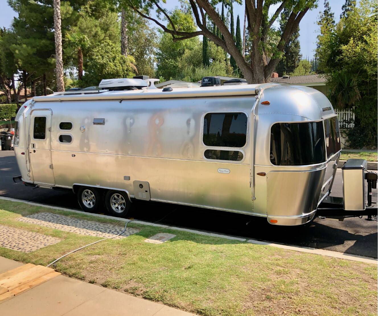 A photo of this 2021 Airstream FLYING CLOUD 27FB QUEEN