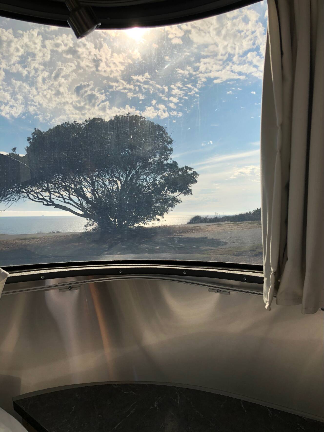 A photo of this 2021 Airstream FLYING CLOUD 27FB QUEEN