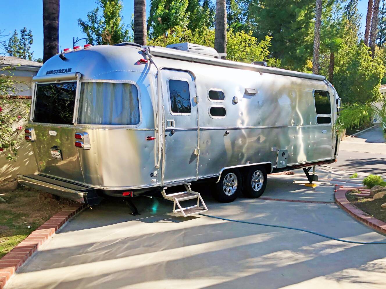 A photo of this 2021 Airstream FLYING CLOUD 27FB QUEEN