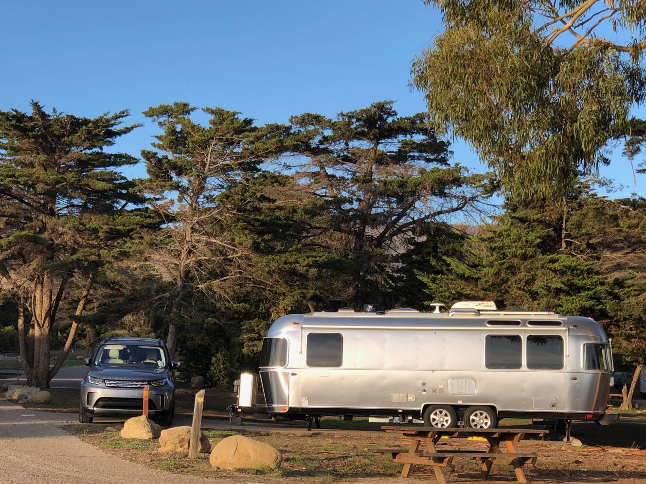 A photo of this 2021 Airstream FLYING CLOUD 27FB QUEEN