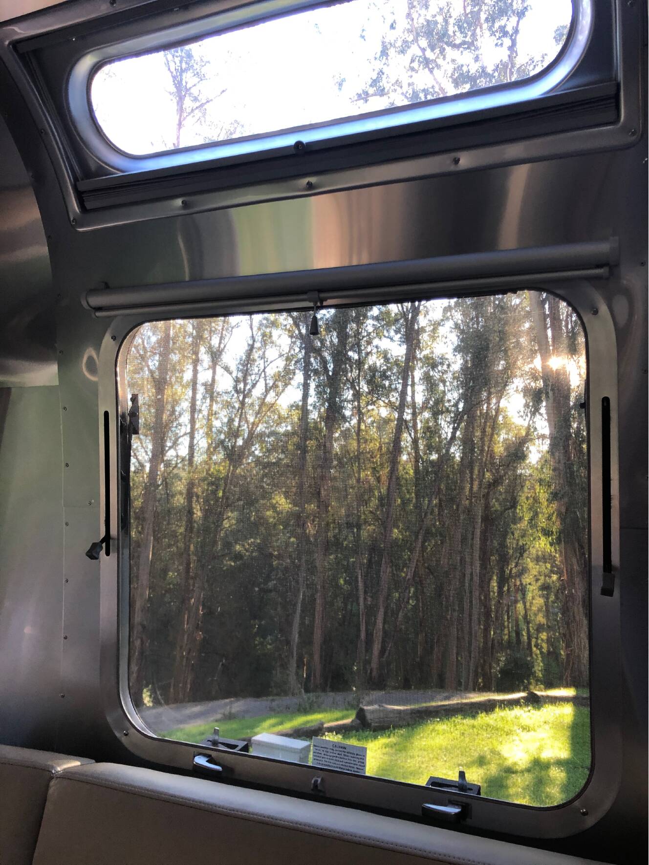 A photo of this 2021 Airstream FLYING CLOUD 27FB QUEEN