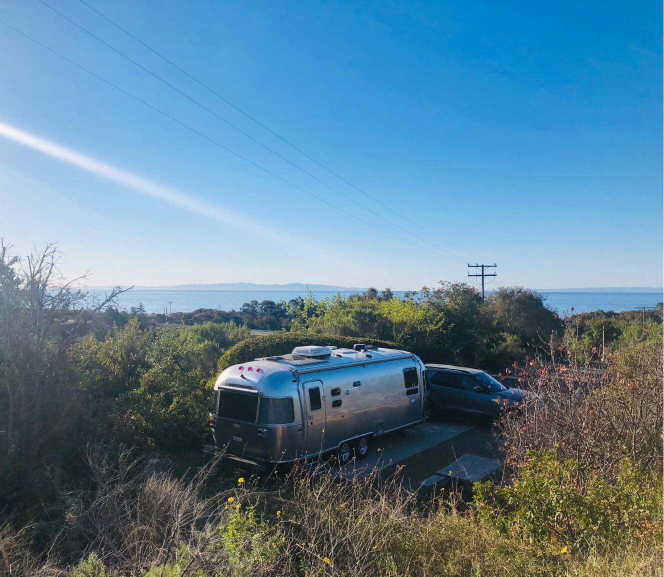 A photo of this 2021 Airstream FLYING CLOUD 27FB QUEEN