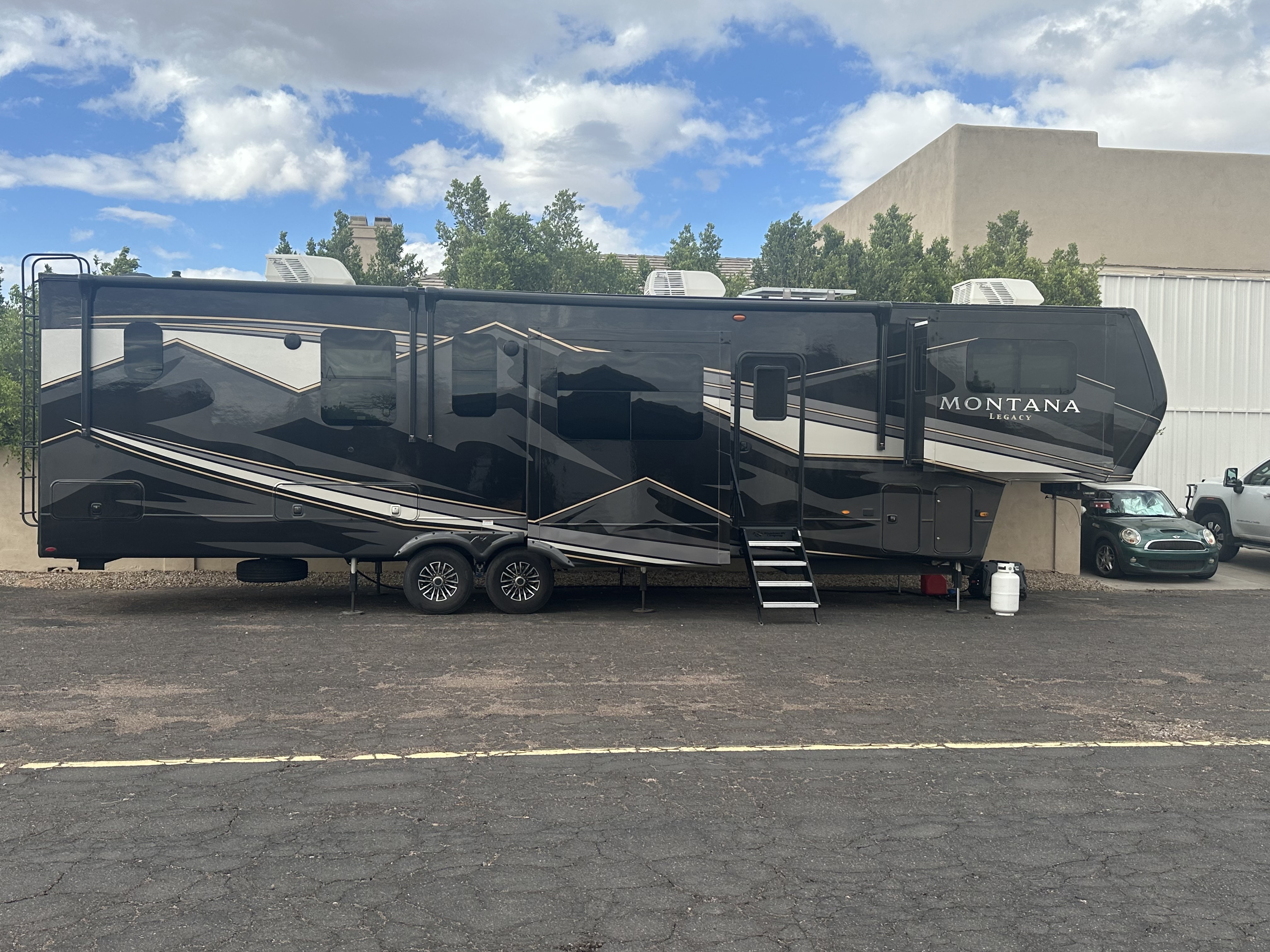 2024 Keystone Montana RV