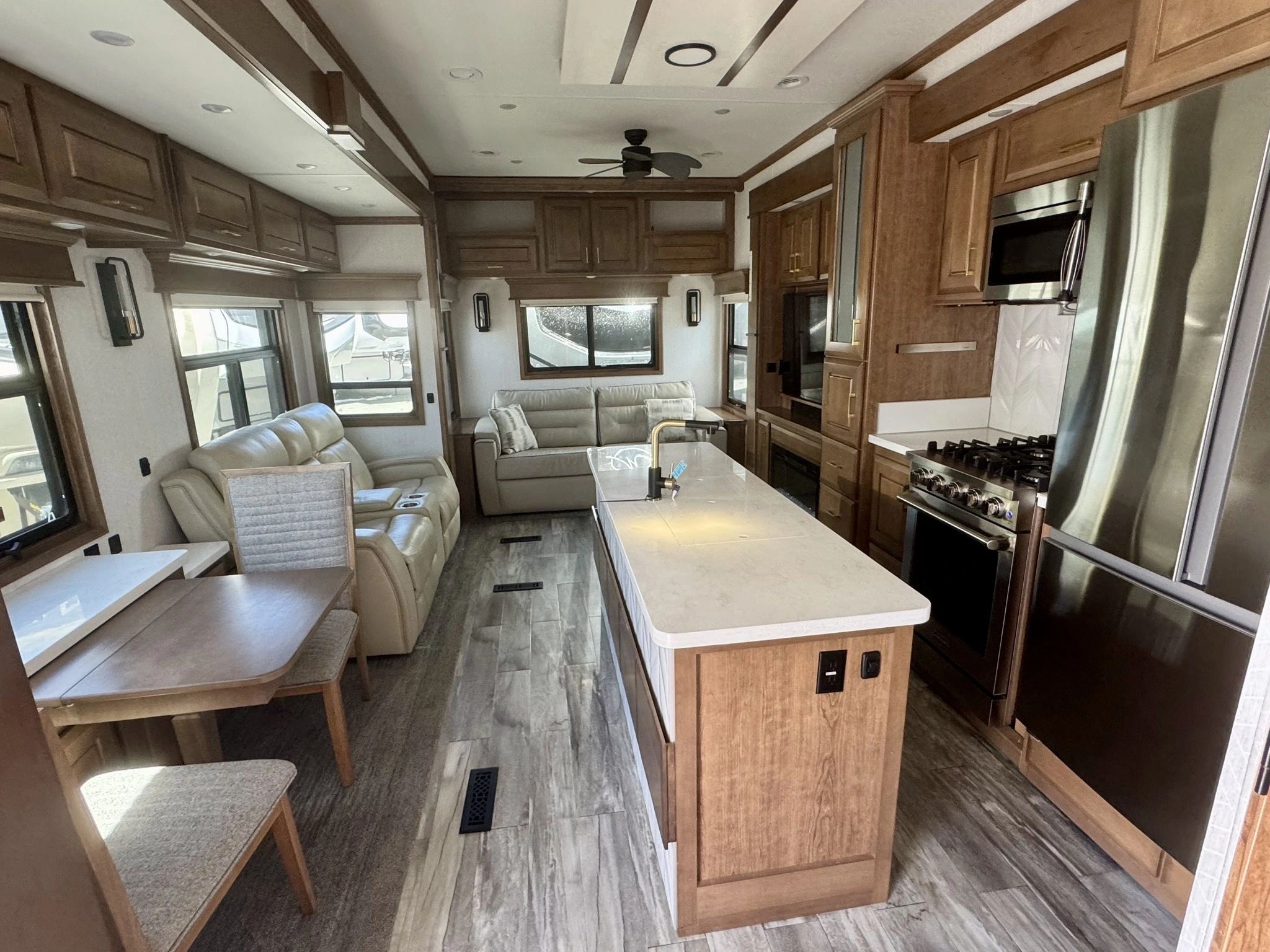 2021 DRV MOBILE SUITES 39DBRS3 RV