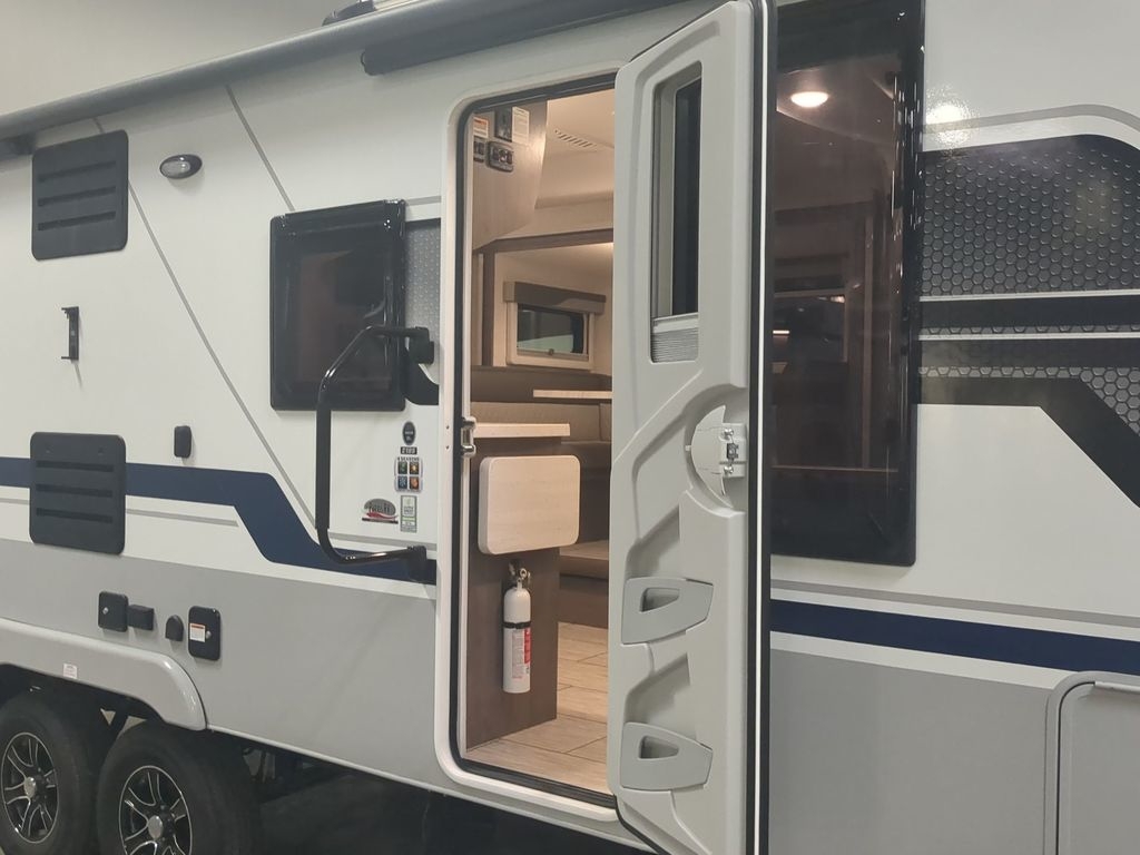 2022 Lance Travel Trailer 2185 in clackamas OR