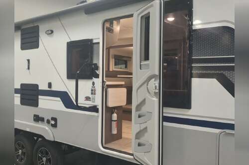 2022 Lance Travel Trailer 2185 in clackamas OR