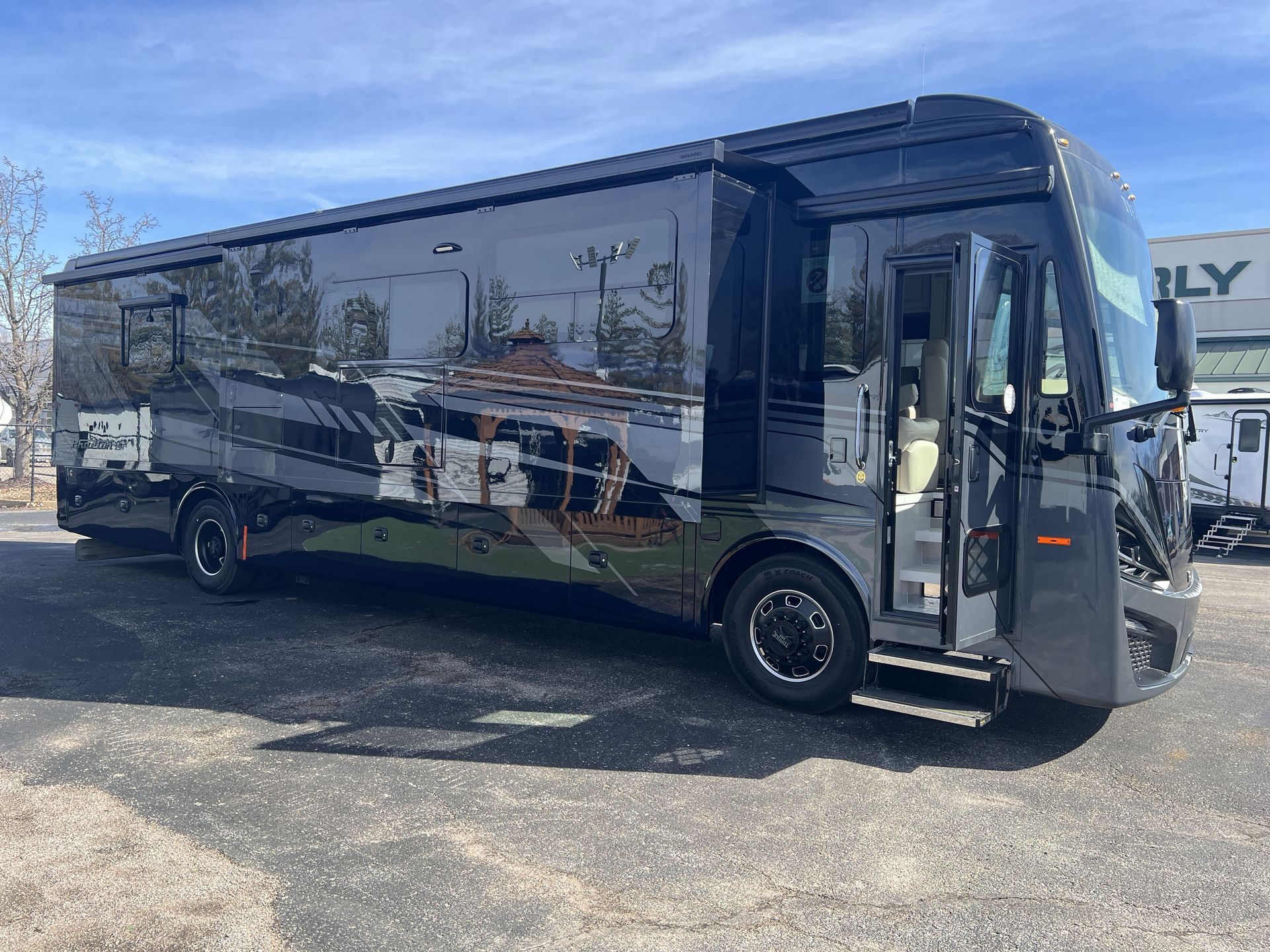 2026 Tiffin Motorhomes PHAETON 40 IH Class A Diesel Motorhome - Diesel Pusher RV