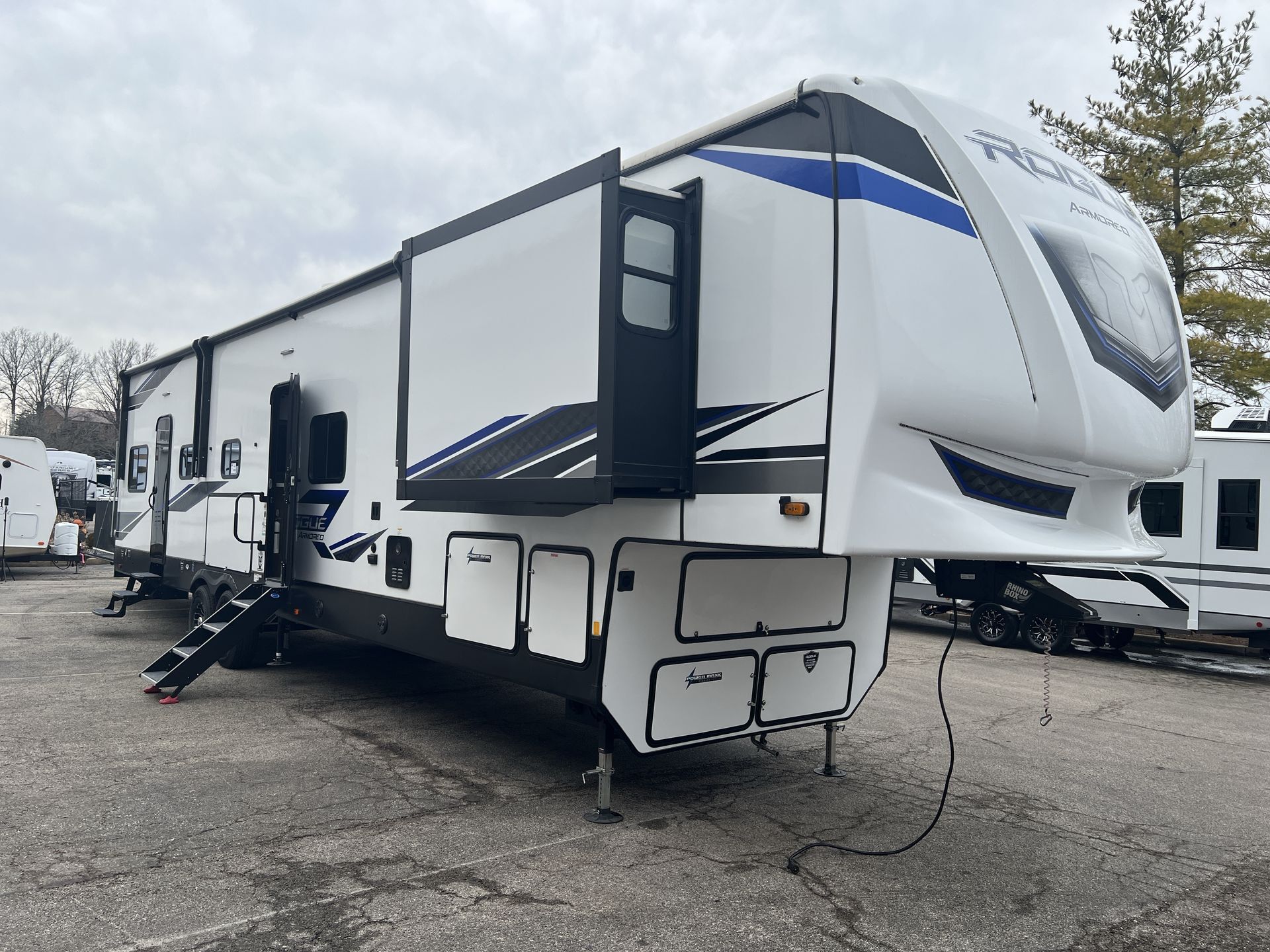 2024 Forest River Vengeance Rogue Armored 373BS13 in eureka MO
